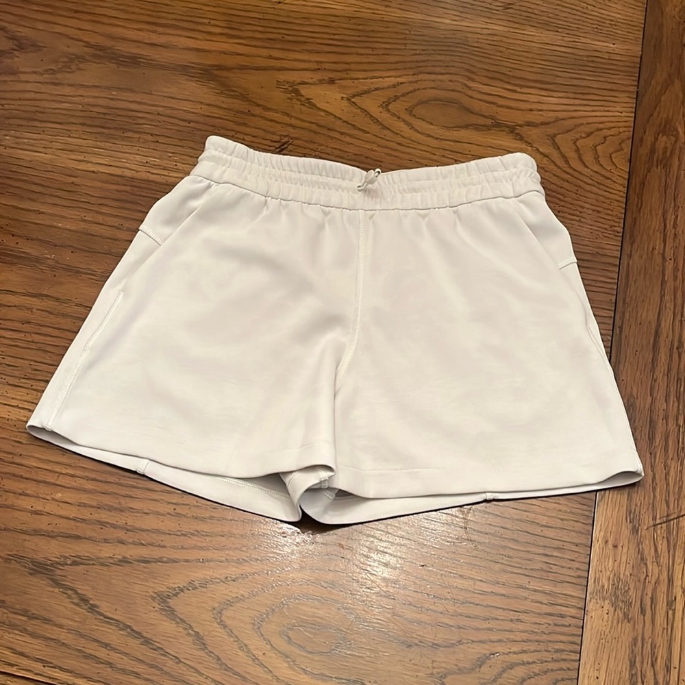 Lululemon shorts, size 6